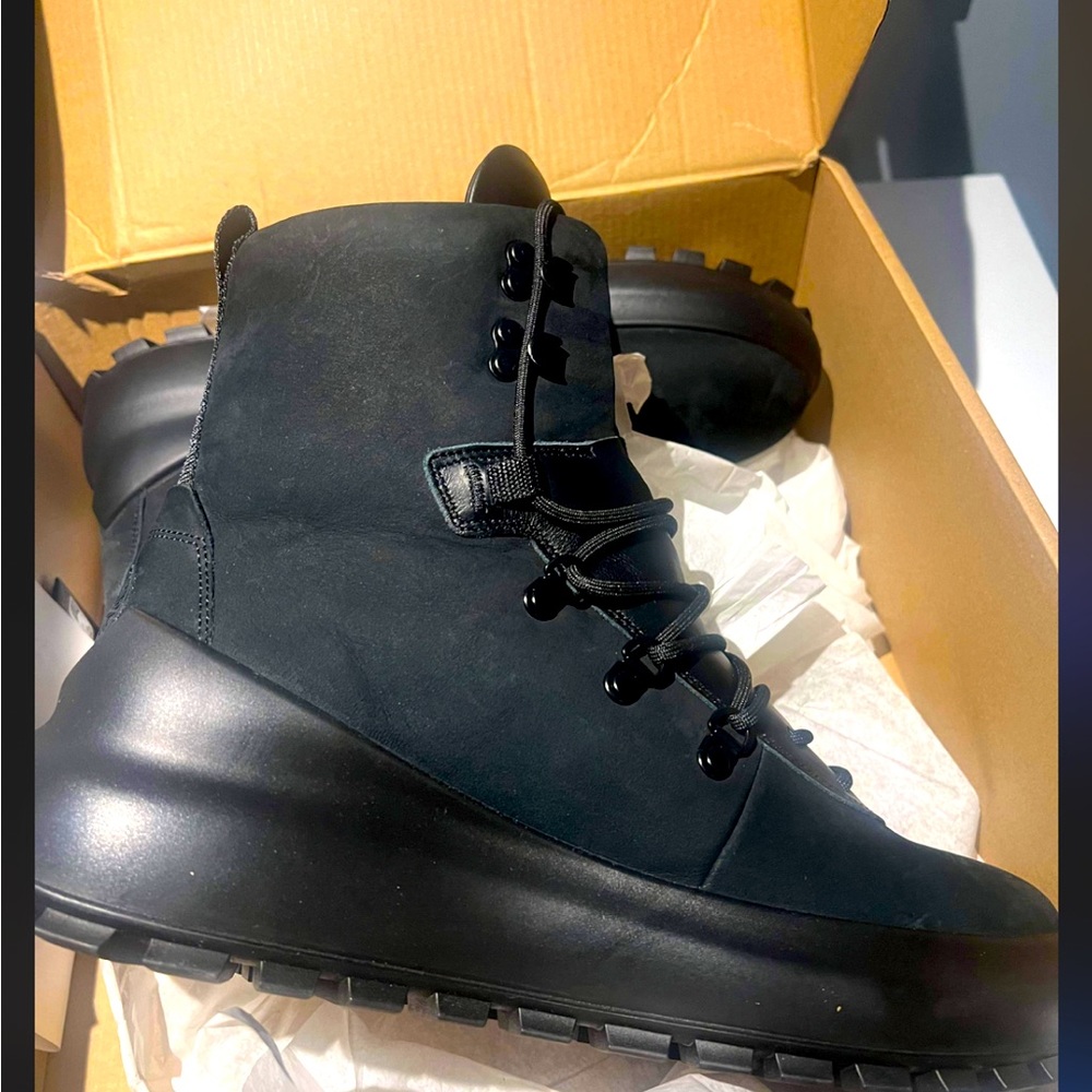 Stone Island boots, size 42 (9-9.5) colour Black
